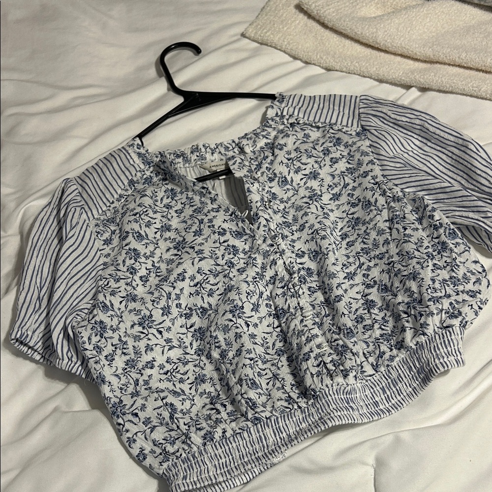 American Eagle Outfitters Blue and White Floral Blouse
